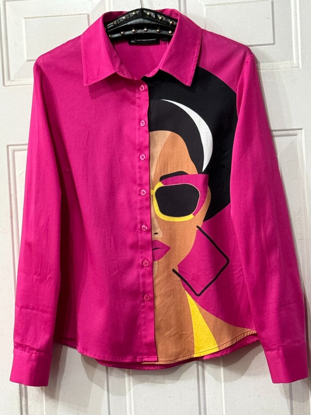 NWT New York & Company Sz M Blouse Shirt Long Sleeve Hot Pink Art Face Detail